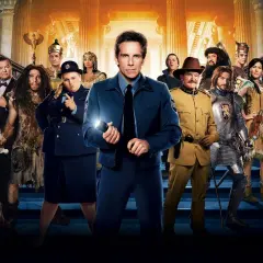 Noc w muzeum obsada: Ben Stiller jako strażnik, Robin Williams, Ricky Gervais i inni bohaterowie w historycznych strojach.