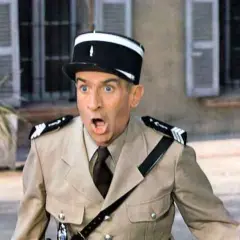 Louis de Funès w filmach, w mundurze żandarma, z miną pełną zdziwienia i rozbawienia.