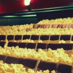 Ile kalorii ma popcorn w kinie? Zaskakujące różnice w kaloryczności