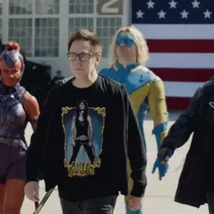 Grupa bohaterów, w tym reżyser James Gunn, idzie na tle amerykańskiej flagi. Czy to zapowiedź Strażników Galaktyki 4?