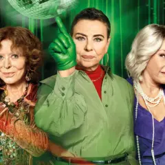 Gang zielonej rękawiczki obsada: trzy kobiety w zielonych rękawiczkach pozują na tle dyskotekowej kuli i zielonych świateł.