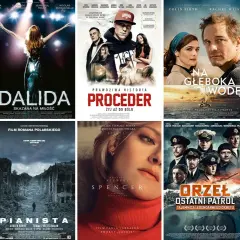 Kolaż plakatów filmowych, w tym filmy na faktach: "Wojna o prąd", "Dalida", "Proceder", "Na głęboką wodę", "Mistrz", "Najlepszy", "Pianista", "Spencer", "Orzeł. Ostatni patrol", "Ostatnia rodzina".
