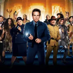 Noc w muzeum obsada: Ben Stiller jako strażnik, Robin Williams, Ricky Gervais i inni bohaterowie w historycznych strojach.