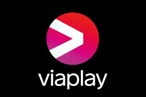 Logo Viaplay: biały symbol ">" na tle okręgu przechodzącego z czerwonego w różowy, poniżej biały napis "viaplay".