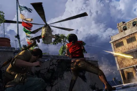 Nathan Drake i Elena Fisher w akcji podczas pościgu helikopterem w Uncharted 2.