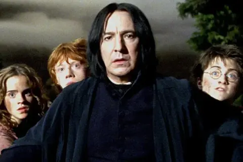 Harry, Ron i Hermiona w "Harry Potter i Więzień Azkabanu" obsada, z Snape'em na pierwszym planie.