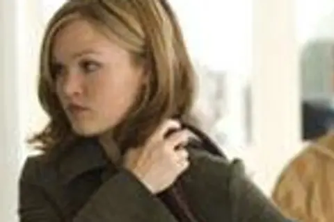 Julia Stiles, jedna z gwiazd "Zakochanej złośnicy", w zbliżeniu.