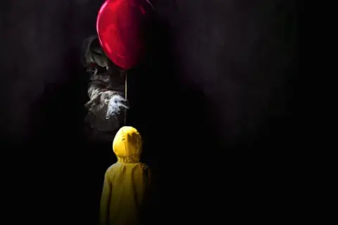 IT horror - przerażająca historia klauna Pennywise i jego ofiar