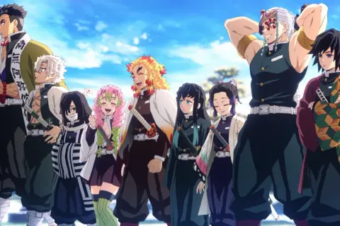 Grupa demon slayer postacie, w tym Gyomei, Sanemi, Muichiro, Mitsuri, Rengoku, Tengen, Shinobu i Giyu, stoją razem na tle błękitnego nieba.