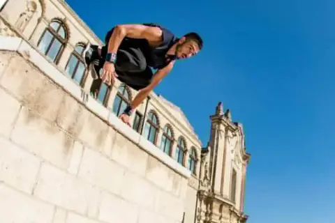 Najlepsze filmy o parkourze, które musisz zobaczyć i zrozumieć jego sztukę