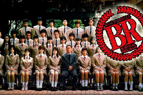 Uczniowie w mundurkach szkolnych, przygotowani do gry w stylu battle royale.