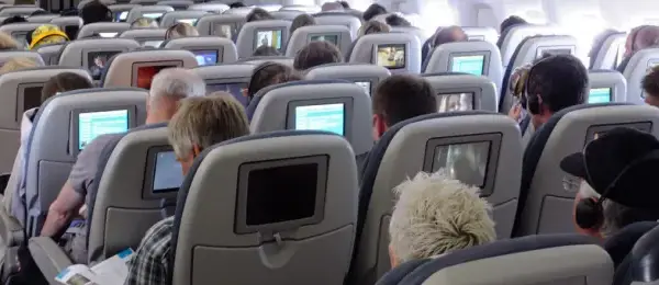 Jak oglądać filmy w samolocie: najlepsze metody i triki na lot