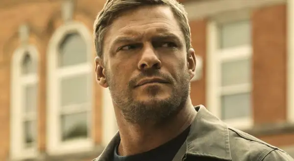 Alan Ritchson jako Jack Reacher. Reacher obsada w akcji.