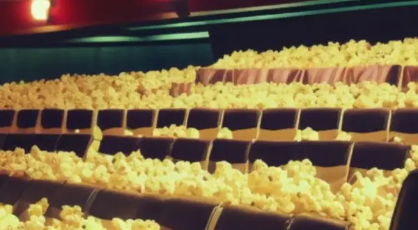 Ile kalorii ma popcorn w kinie? Zaskakujące różnice w kaloryczności