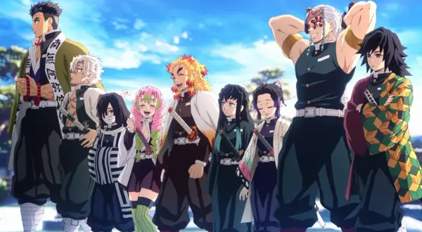 Grupa demon slayer postacie, w tym Gyomei, Sanemi, Muichiro, Mitsuri, Rengoku, Tengen, Shinobu i Giyu, stoją razem na tle błękitnego nieba.