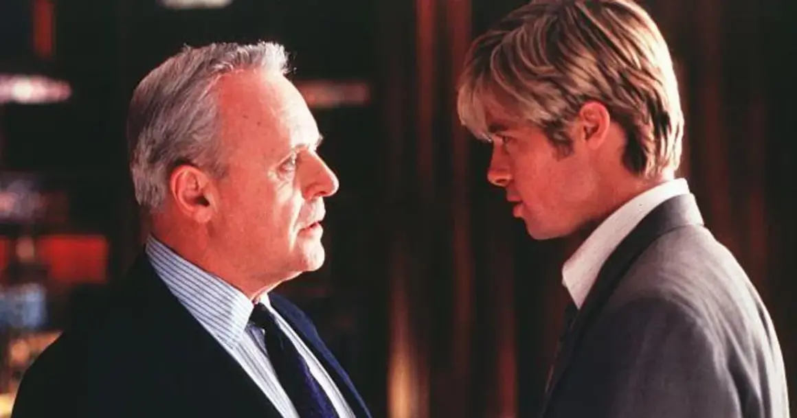 Anthony Hopkins i Brad Pitt w scenie z filmu "Joe Black obsada".