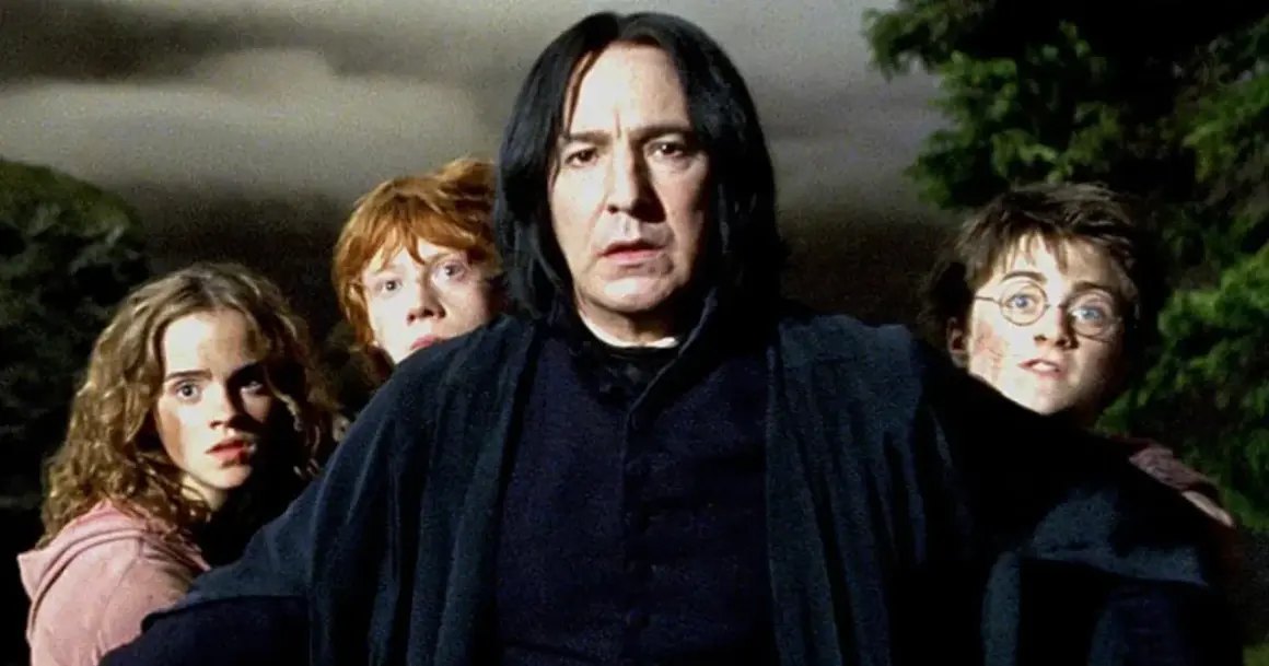 Harry, Ron i Hermiona w "Harry Potter i Więzień Azkabanu" obsada, z Snape'em na pierwszym planie.