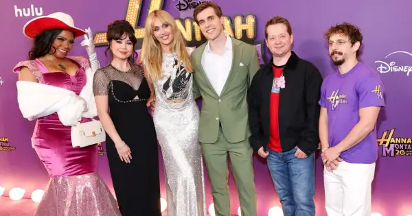 Hannah Montana obsada na czerwonym dywanie. Gwiazdy serialu świętują 20. rocznicę.