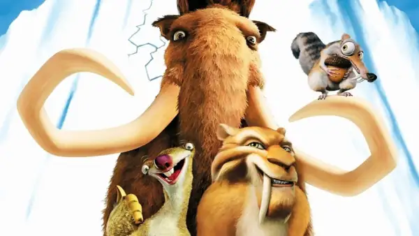 Uśmiechnięte epoka lodowcowa postacie: mamut Manny, tygrys szablozębny Diego, leniwiec Sid i wiewiór Scrat z żołędziem.