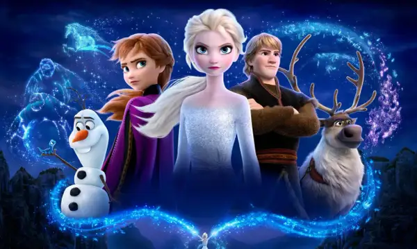 Elsa, Anna, Kristoff, Sven i Olaf w magicznej krainie lodu 3. Błękitne iskry otaczają bohaterów, zapowiadając przygodę.